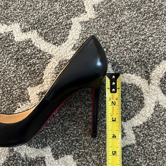 Christan Louboutin Heels. Black paten leather red bottoms - Picture 8 of 8
